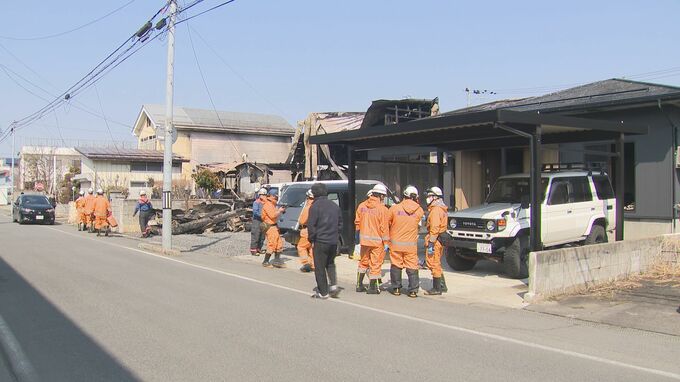 米沢市で3棟焼け１人の遺体発見　90代女性と連絡取れず　実況見分し出火原因調べる　|　山形のニュース│TUYテレビユー山形
