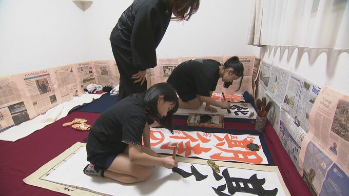 書道界が注目 全国展に次々入賞 筆の力で夢を描く書道家めざす小中学生の姉妹　|　石川県のニュース｜MRO北陸放送