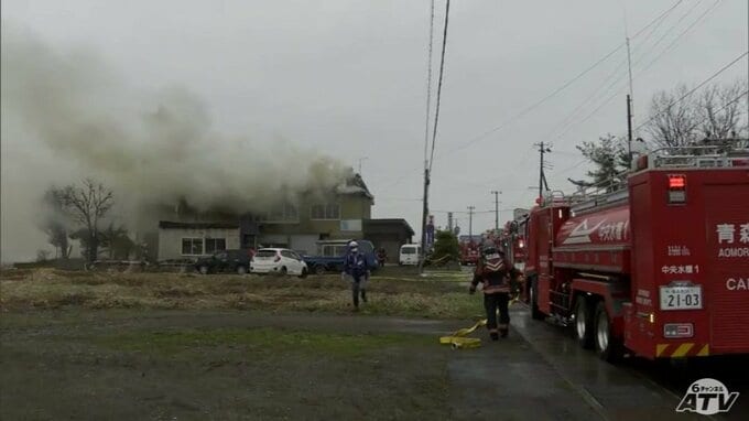 「薪ストーブの煙突から炎が出ている」青森市で事務所兼住宅1棟が全焼の火事　けが人なし|TBS NEWS DIG