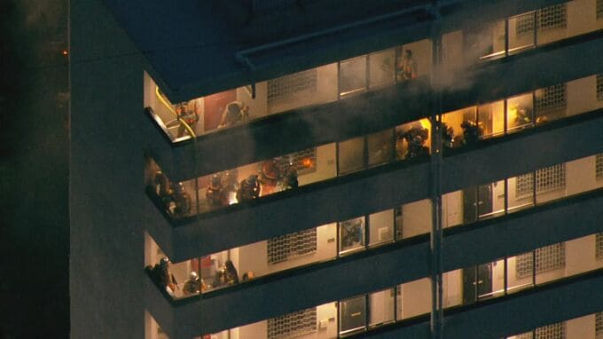東京・江東区亀戸の団地の一室で火事 1人死亡　70代男性と連絡取れず|TBS NEWS DIG