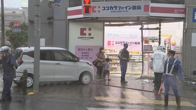 【速報】東京・昭島市のドラッグストアに車突っ込む　運転手の60代女性が搬送　直前に意識不明に陥った可能性も|TBS NEWS DIG