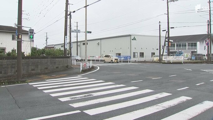 交差点で大型トラックが歩行者の女性とぶつかり、女性は重体　大型トラック運転の男逮捕＝静岡・掛川市|TBS NEWS DIG