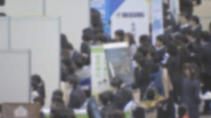今年春卒業の大学生の就職内定率84.3％（先月1日時点） 4年ぶりに低下「売り手市場で就活急がない学生増えた」厚労省|TBS NEWS DIG
