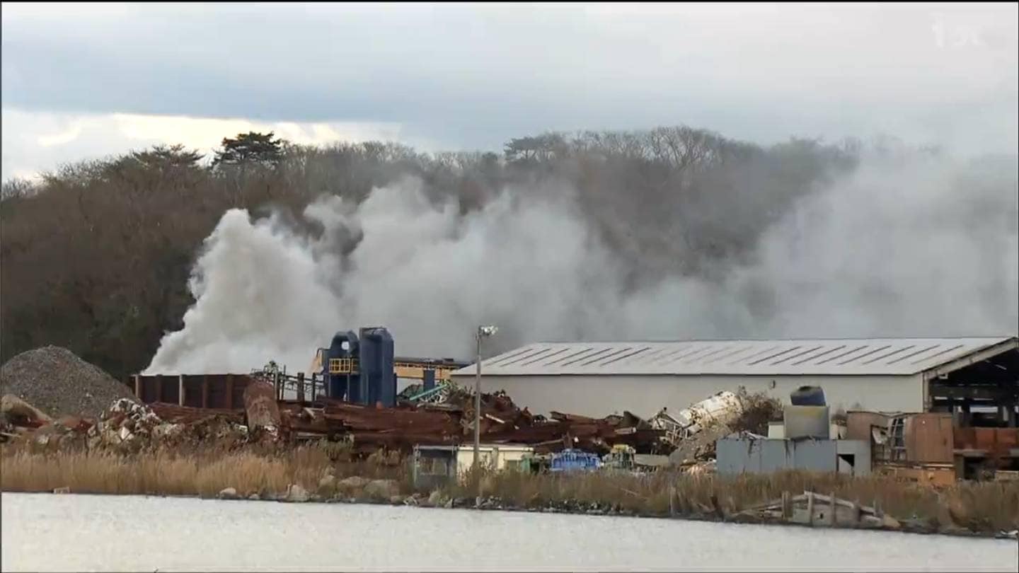 加藤工芸　キャッスルライト　天然木　破損有り スクラップ置き場の火事 工業雑品約525㎡焼失と判明 中にはリチウム