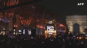 仏シャンゼリゼ通りでクリスマスイルミネーション始まる 今年は「音と光のショー」も|TBS NEWS DIG