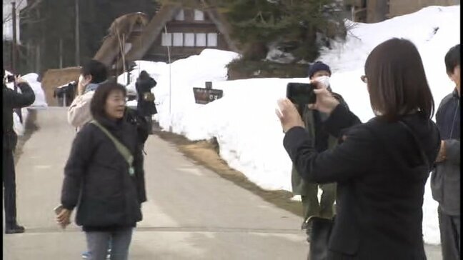 晴天恵まれ昨年比2.5倍に… “相倉合掌造り集落” 連休最終日、国内外の観光客でにぎわい　「静かで落ち着いて良い」　富山・南砺市|TBS NEWS DIG