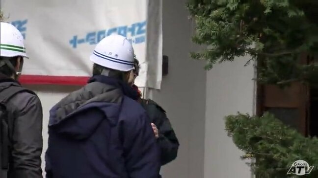 地震発生から11日　八戸市・熊谷雄一 市長が震度6強の地震で住宅被害が相次いでいる糠塚地区を初めて視察　「全然音沙汰ないし市では何も考えていないのかと思った」住人から声も…　青森県|TBS NEWS DIG