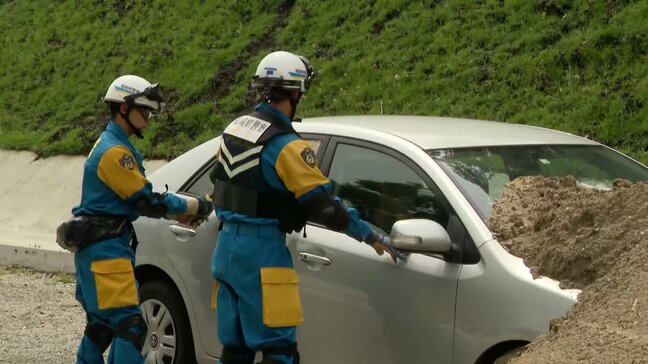 地震で道路が寸断された想定 取り残された人の救助と道路の復旧訓練を|TBS NEWS DIG