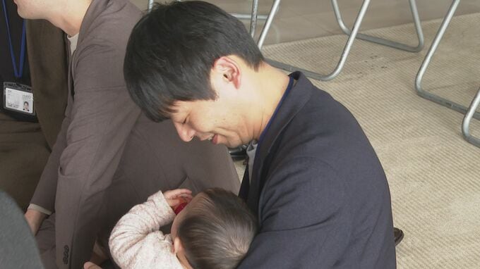 育休取得予定者・希望者が乳幼児と遊んで交流　「育児に関心を」山口ＦＧが初の取り組み　|　山口のニュース・天気・防災｜tys NEWS｜ｔｙｓテレビ山口