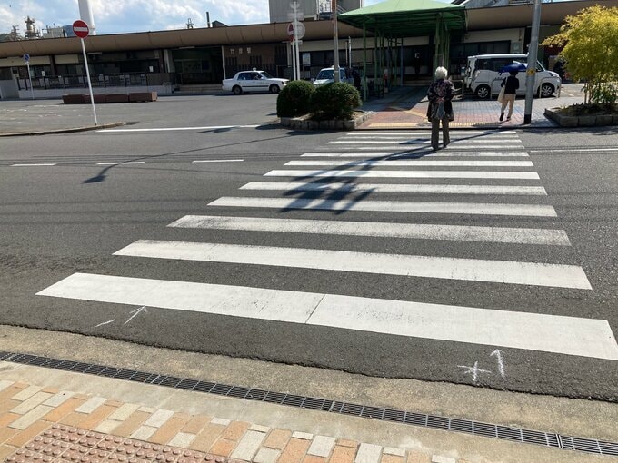 【速報】「男性がトラックにはさまれた」駅前交差点で大型トラックと自転車が衝突　男性が死亡　広島･竹原市　|　RCC NEWS | 広島ニュース | RCC中国放送