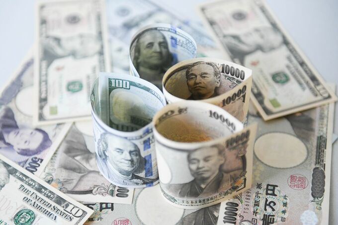 円は154円付近、米金利低下で買い優勢－トランプ氏発言で一時ドル高
