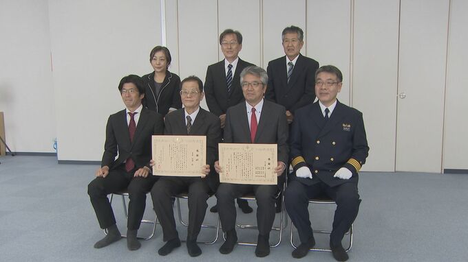 ヨットハーバーで乗用車が海中転落　とっさの判断でウインドサーフィンに乗って救助　山口県光市|TBS NEWS DIG