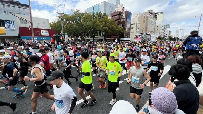 高知龍馬マラソン10周年の記念大会  9000人のランナーが春の土佐路を駆け抜ける|TBS NEWS DIG