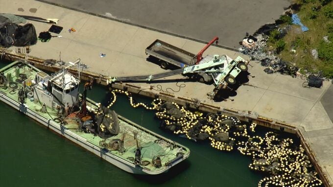 【続報】港でクレーンが横転　船の網を引き上げる作業中　3人重軽傷　命に別条なし　|　BSSニュース | BSS山陰放送