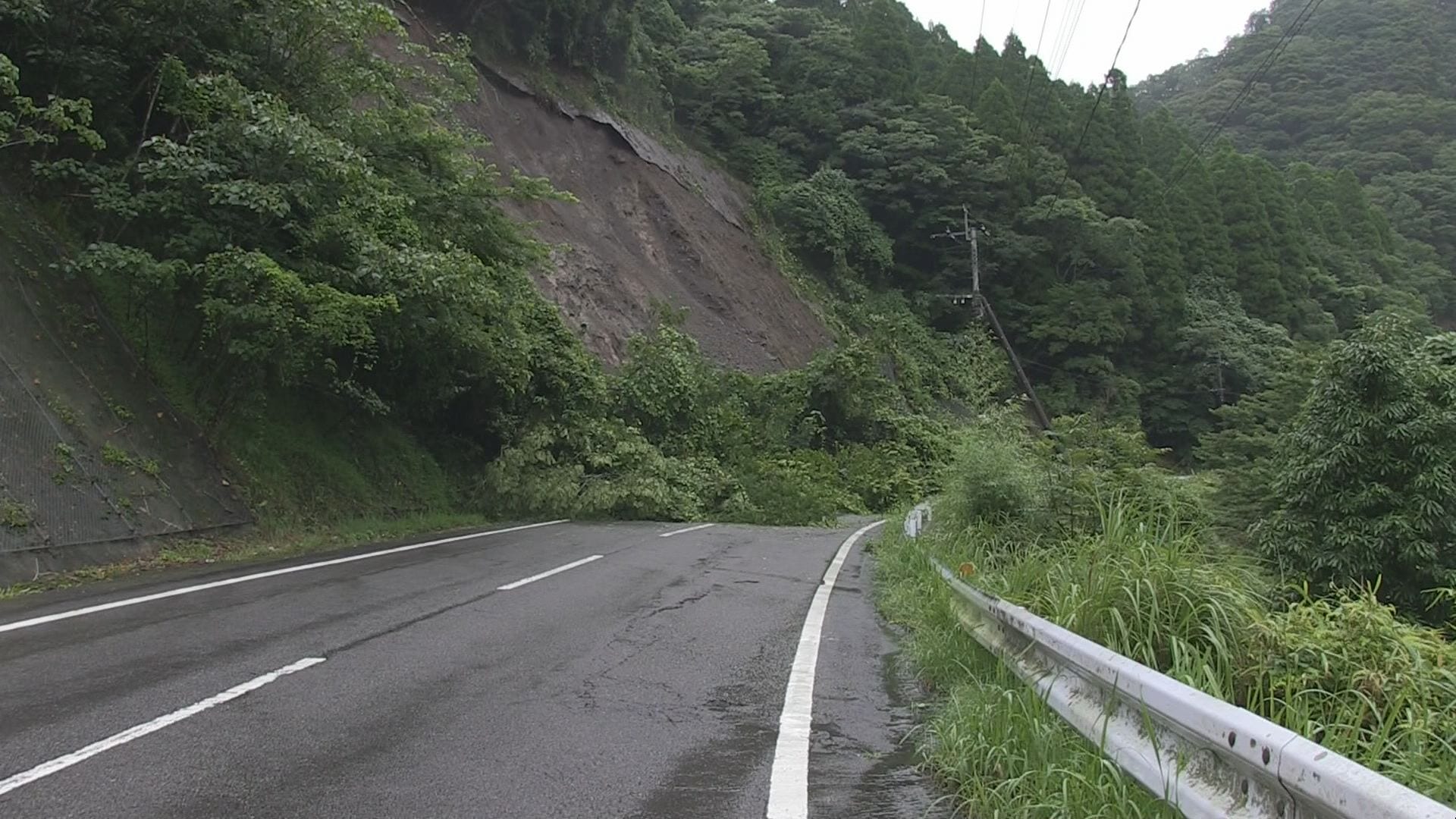 出水市で土砂崩れ 国道447号が通行止め 薩摩地方中心に広い範囲で大雨