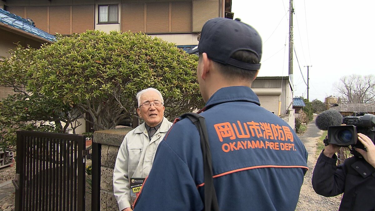 岡山県南部で発生した大規模な山林火災からまもなく1年　岡山市消防局が戸別訪問　住人らに火災予防を呼びかけ