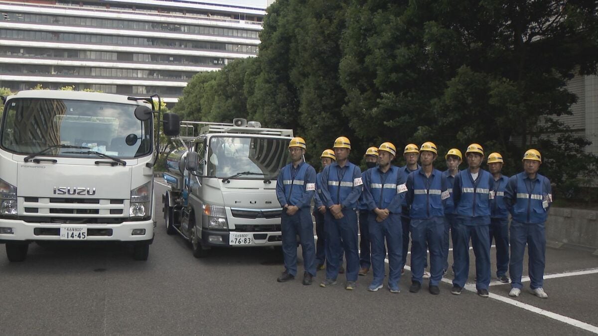 7トンの水を早く被災地へ　給水タンク車2台と職員11人が熊本へ出発　名古屋市　