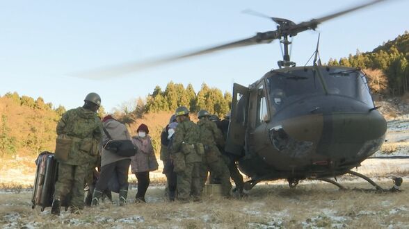 家族離れ離れ「仕方ない」孤立集落で解消進む 在日アメリカ軍も物資輸送に|TBS NEWS DIG