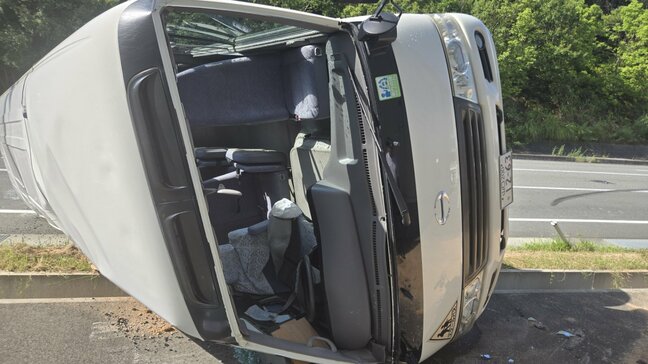 【園児ら7人救急搬送】認定こども園のバスがトラックと衝突→バスは横転…　山口|TBS NEWS DIG