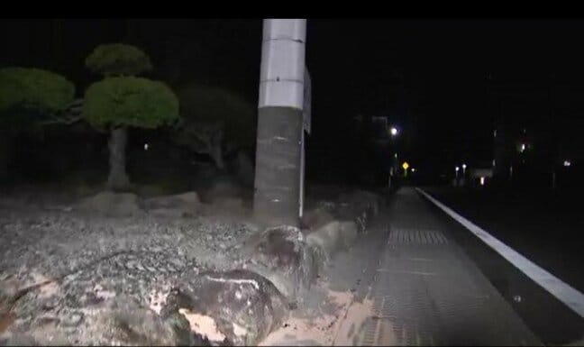 「選挙カー」が電柱に衝突「うとうとしてしまった…」と運転男性…65歳県議など男女3人大けが…長野県知事選挙で新人候補支援する団体の車…候補者は乗っておらず、県議は応援弁士|TBS NEWS DIG