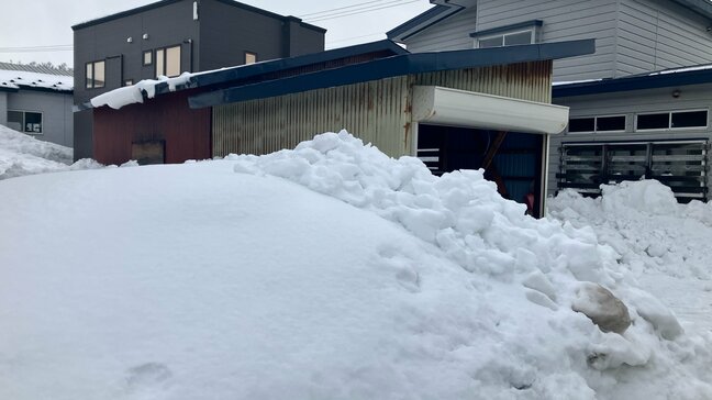 【速報】2m近く積もった雪の中から女性発見も死亡 青森県つがる市森田町|TBS NEWS DIG