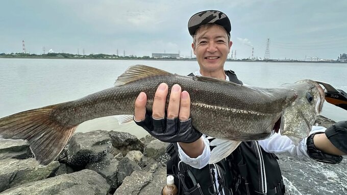 【つるの剛士】　「明日も釣るぜ」大分県でルアーシーバス釣りの第一人者と“リバーシーバス釣り”を満喫　|TBS NEWS DIG