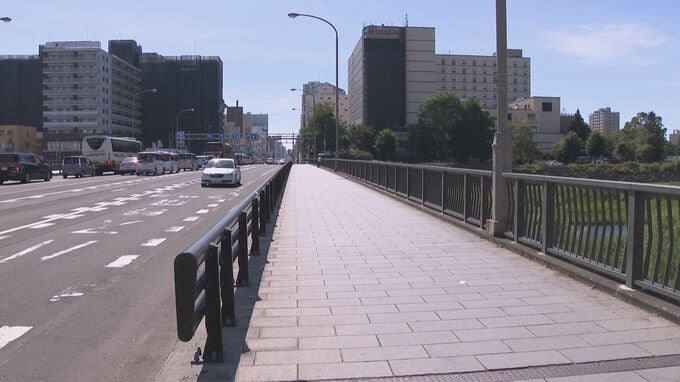 「自転車に乗りながら刃物を…」110番通報“刃物”持った自転車の男が目撃される　ドラレコにも映る　警察が注意呼びかけ　札幌・国道36号「豊平橋」付近|TBS NEWS DIG