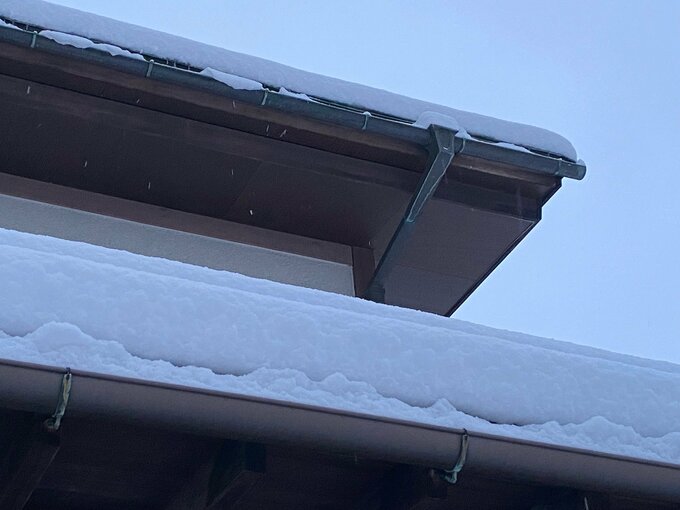 【大雪】除雪や屋根の雪下ろし作業・落雪事故から命を守るポイントは…大雪時は「なだれ」にも注意警戒を|TBS NEWS DIG