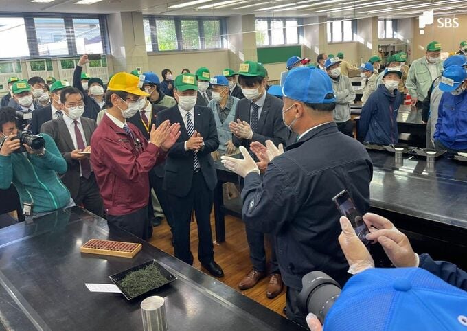 新茶初取引　最高値は1kg120万円 「高嶺の香」＝静岡茶市場|TBS NEWS DIG