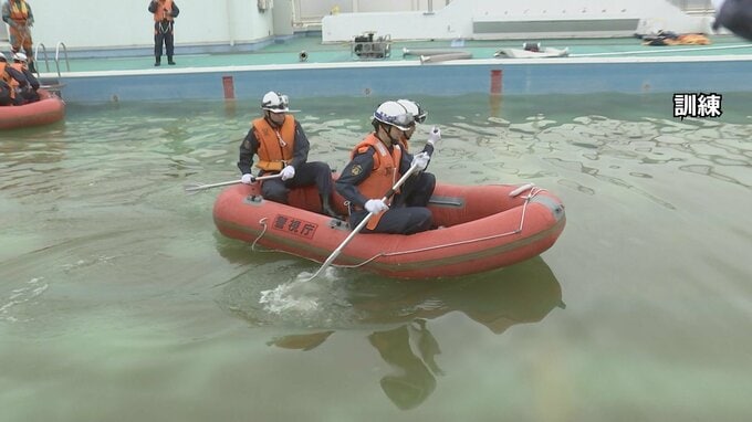 大雨や台風など水害が発生しやすい季節を前に東京・武蔵野市で小学校のプールを使った水害・水難救助訓練実施　警視庁武蔵野署|TBS NEWS DIG