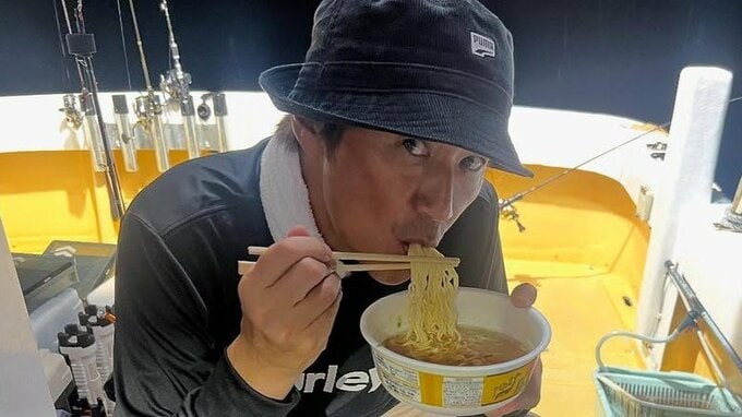 【近藤真彦】仲間4人で「111杯」のイカ漁を報告　ご近所レストランにもお裾分け　イカ釣り船上で「カップ麺も最高」と至福の時間|TBS NEWS DIG