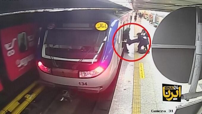 イラン　“ヒジャブ未着用で当局が暴行”　昏睡状態の少女が死亡|TBS NEWS DIG