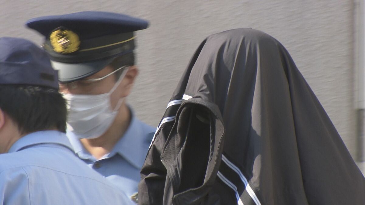 従業員と共犯の男2人にやり取りなし 他に指示役か パチンコ店2800万円
