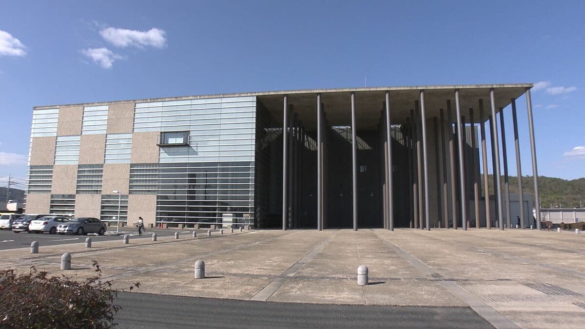 買い物の帰りに　交差点を横断していた女性(78)が軽乗用車にはねられ意識不明の重体【岡山】