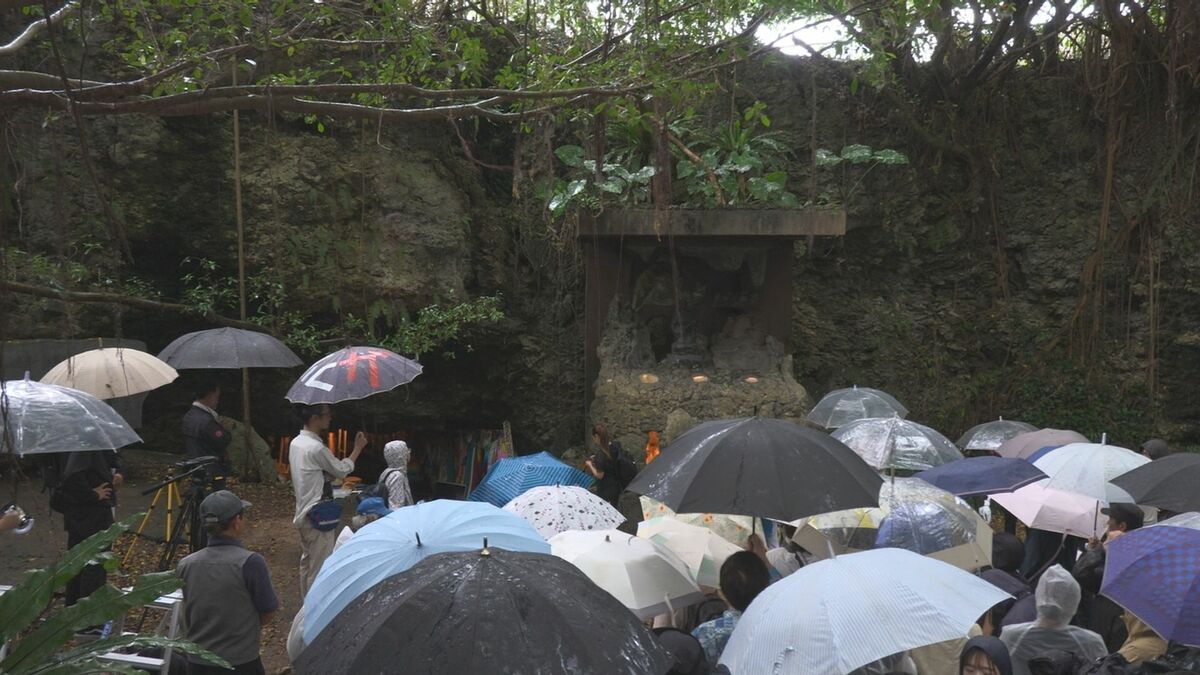沖縄戦・集団自決で83人が犠牲に　読谷村チビチリガマで慰霊祭