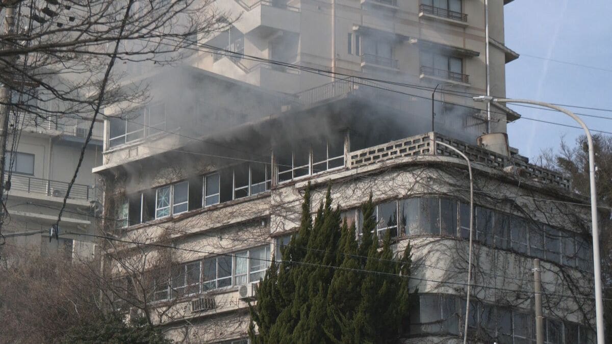 温泉街でホテルの従業員寮が焼け… 3人救助 40代男性を病院に搬送 愛知･蒲郡市の西浦温泉街