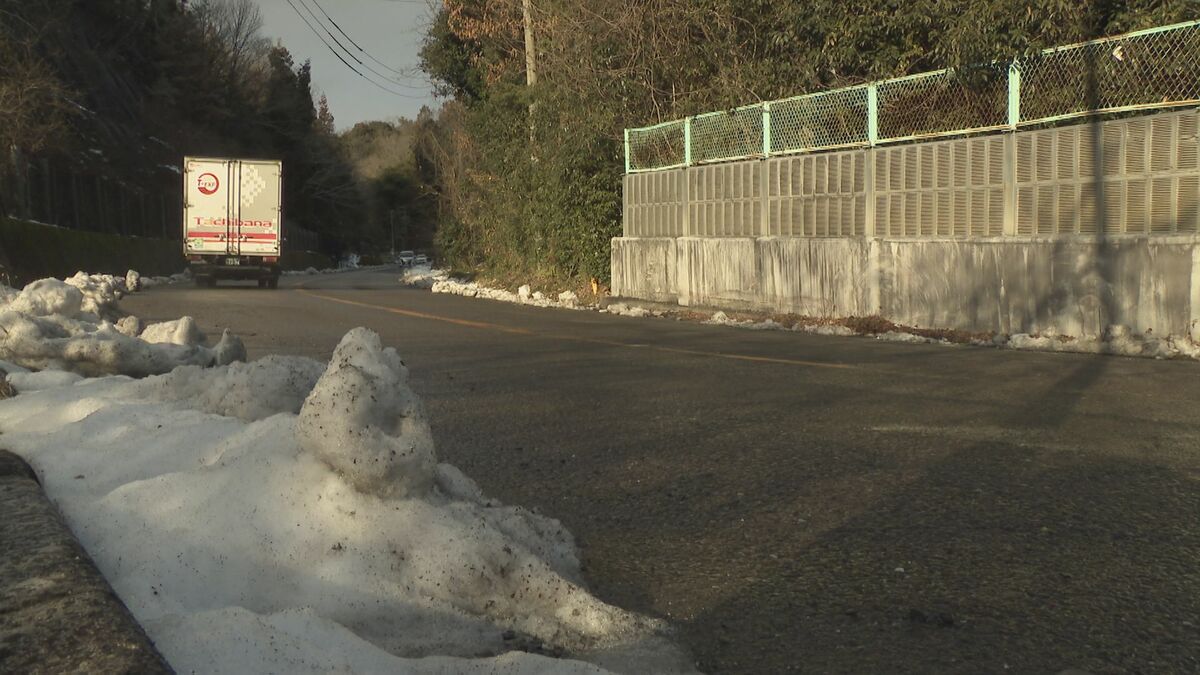 軽乗用車とスクールバスが衝突 路面凍結でスリップしたか 軽乗用車の24歳男性が顔を打ち軽いけが 岐阜･山県市