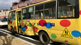 速報　幼稚園のバスと軽乗用車が衝突、４歳から６歳の園児３人が腰や頭に痛み　北海道恵庭市の交差点|TBS NEWS DIG