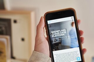 スノーフレーク株急伸、売上高見通し引き上げ－AI支援ツール利用拡大| TBS CROSS DIG with Bloomberg