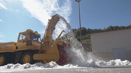 東海北陸道で本格的な雪シーズン前に除雪車両の出陣式 担当区間には 
