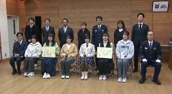 歩きスマホの危険性や傘差し自転車のリスクを訴え…高校生CMコンテストの表彰式…テレビ、ラジオ両部門とも上田染谷丘高校放送班がグランプリ　|　SBC NEWS | 長野のニュース | SBC信越放送