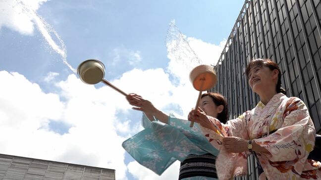「涼しくな~れ!」岡山市役所でむつみ京都きもの学院の生徒らが浴衣姿で「打ち水」|TBS NEWS DIG