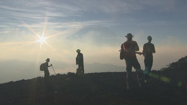 富士山 通行料の総額が去年より倍増、5億9000万円に 2000円➡4000円に引き上げも登山者数が去年とほぼ同じ 山梨|TBS NEWS DIG