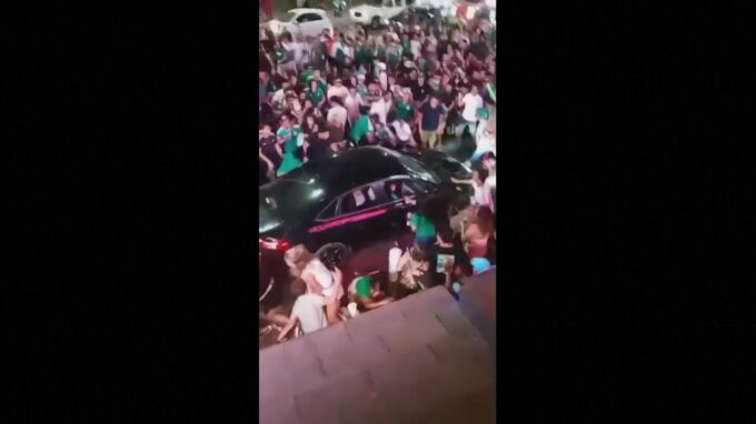 【速報】メキシコでW杯勝利を祝うファンの群衆に車突っ込む　17人けが、うち1人重体|TBS NEWS DIG