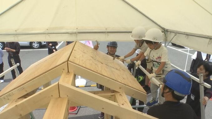 日本の家作りに関心を！　「ちびっこ棟梁になろう」　子どもたちが家づくりを体験　島根県出雲市|TBS NEWS DIG