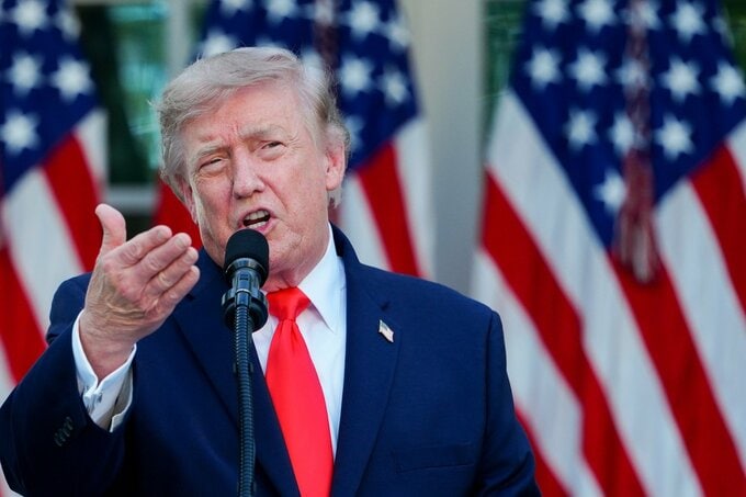 トランプ氏、イランが停戦違反と主張－ホルムズ海峡ドローン攻撃で