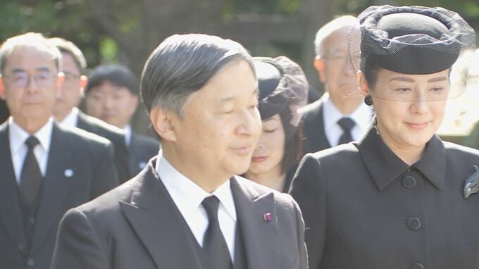 天皇皇后両陛下　三笠宮妃百合子さまの墓で玉串を捧げて拝礼「長年にわたり私たちを温かく見守ってくれた」|TBS NEWS DIG