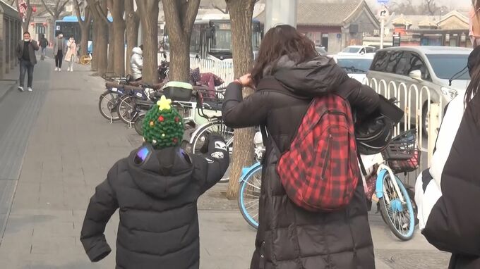 中国の人口　2年連続で減少　14億967万人 少子化に歯止めかからず