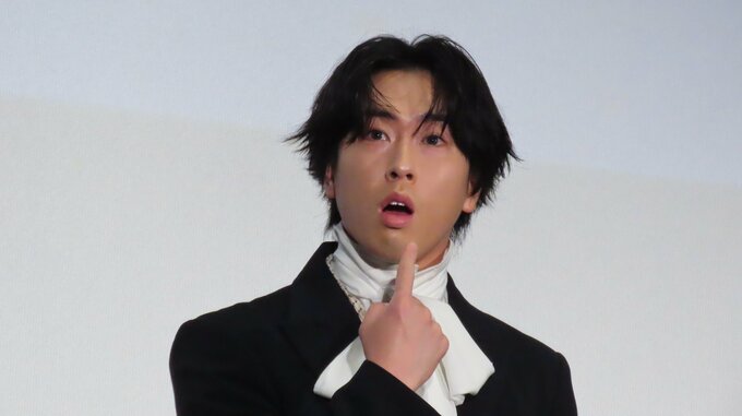 【 Snow Man・宮舘涼太 】 ‟ ロイヤル ” な神対応も　サプライズ演出だと知り　「恥ずかしい」|TBS NEWS DIG