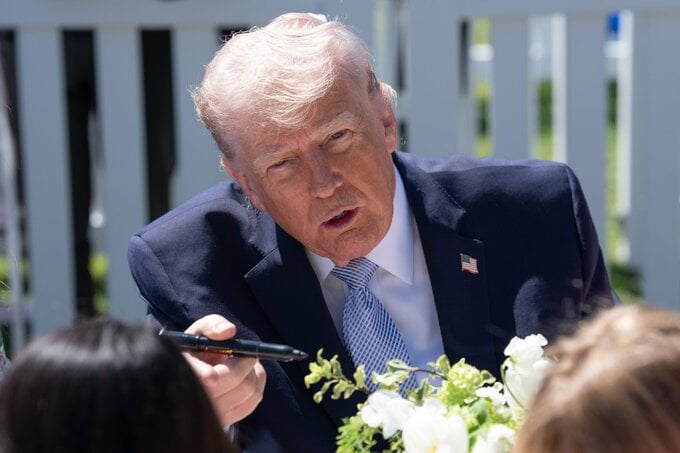 トランプ氏、イランはホルムズ海峡通行料の徴収停止を－警告の投稿